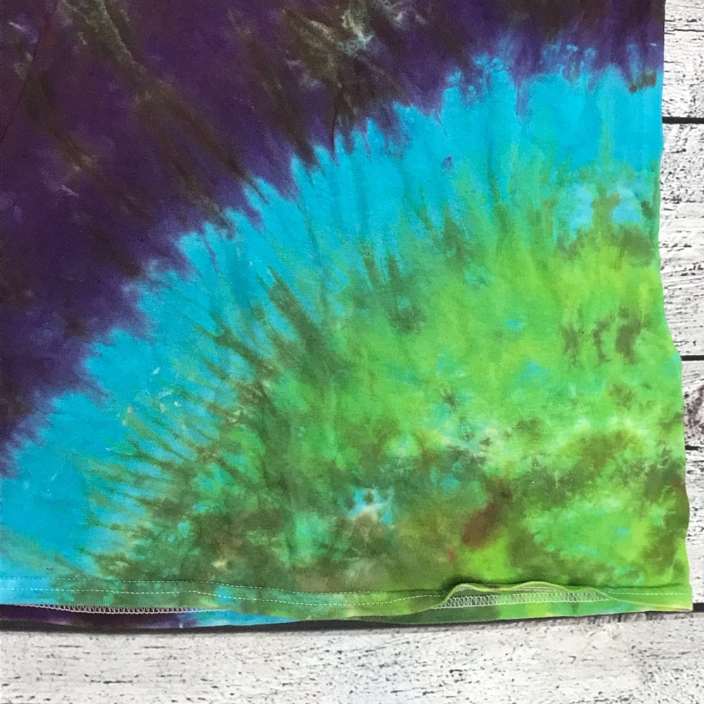 Gildan size small sun and earth tie dye made in Hawaii - Picture 4 of 5